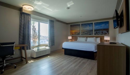 Standard Room, 1 King Bed