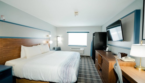 Room, 1 King Bed, Accessible, Non Smoking (Mobility, Roll-In Shower)