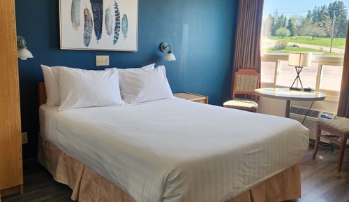 Room, 1 Queen Bed, Non Smoking (Drive-Up)