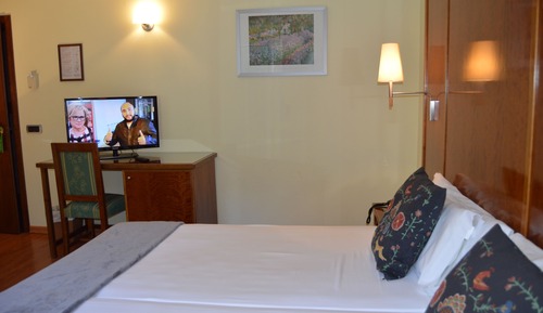 Standard Triple Room (2 Adults + 1 Child)