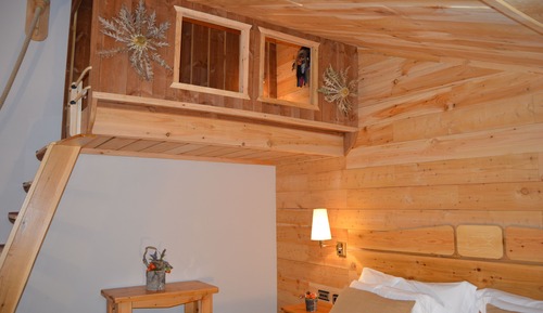 Deluxe Triple Room (2 adults and 1 child)