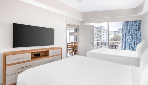 2 Bedroom 2 Queen Suite with Balcony