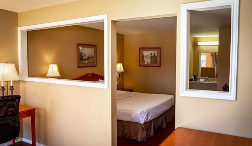 Suite, 1 King Bed, Non Smoking
