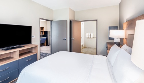 Suite, 1 Bedroom, Roll-in Shower (Communications)