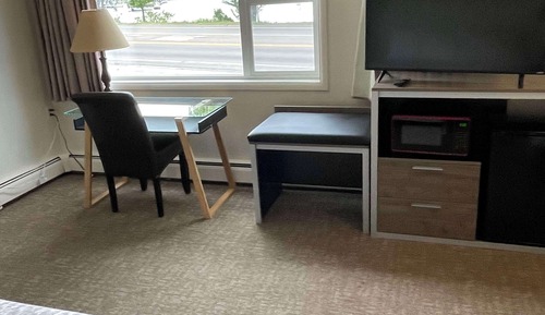 Room, 1 King Bed, Lake View (Interior Access)