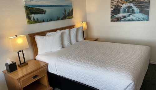 Room, 1 Queen Bed, Lake View (Partial)