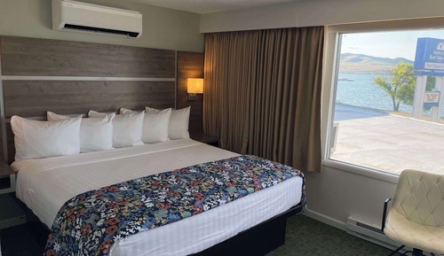 Premium Room, 1 King Bed, Lake View
