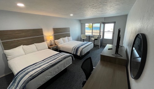 Room, 2 Queen Beds, Lake View (Partial)