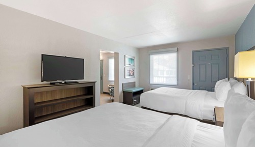 Suite, 2 Queen Beds, Non Smoking, Refrigerator