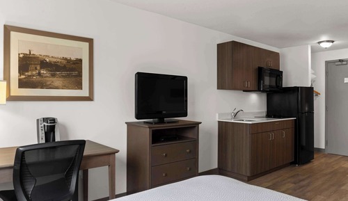 Room, 1 Queen Bed, Non Smoking, Kitchenette