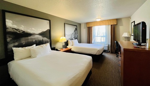 Family Suite, 2 Bedrooms, Non Smoking, Kitchen (1 Queen Bed, 1 Double Bed, Sofabed)