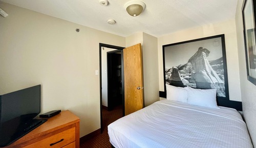 Family Suite, Multiple Beds, Non Smoking (Full Kitchen)