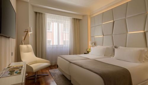 Junior Suite (Extra Bed 2 adults + 1 child)