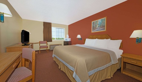Standard Room, 1 Queen Bed, Non Smoking