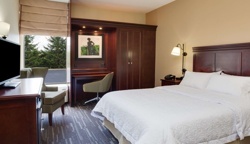 One Queen Bed, Non-Smoking, Accessible