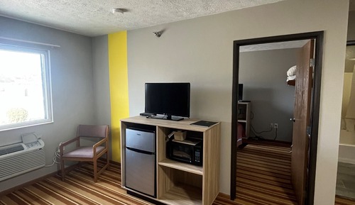 Suite, 1 Queen Bed