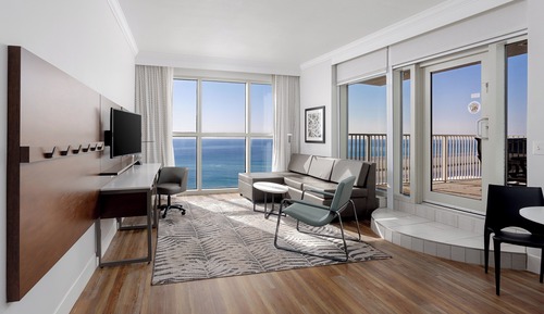 Suite, 1 King Bed (Walk-In Shower)