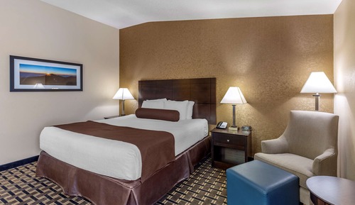 Standard Room, 1 Queen Bed, Non Smoking, Refrigerator & Microwave