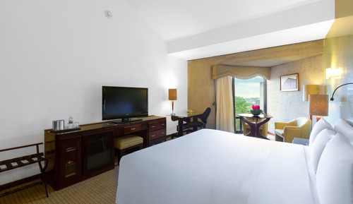 Standard Room, 1 King Bed, Non Smoking (Safe)