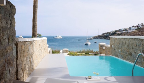 Open Plan Suite with Private Pool
