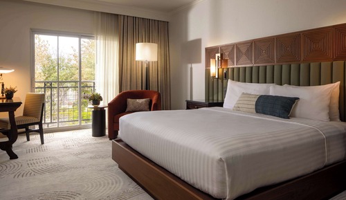 Deluxe Room, 1 King Bed, City View