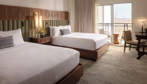 Deluxe Room, 2 Queen Beds, Pool View