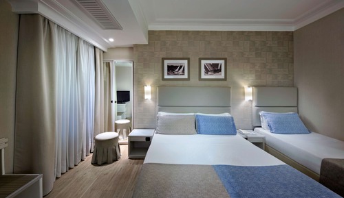 Comfort Room, Multiple Beds, Non Smoking
