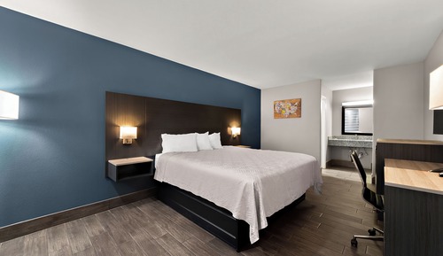 Standard Room, 1 King Bed, Non Smoking
