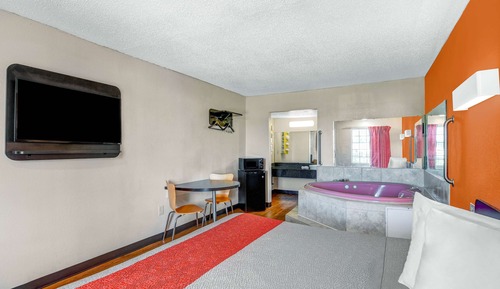 Standard Suite, 1 King Bed, Smoking
