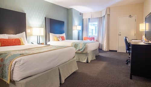 Comfort Room, 2 Queen Beds, Pool View (Coast Two Queens with Atrium View)