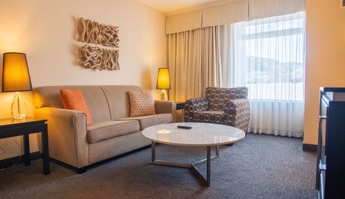 Premium Suite (Coast Premium King Suite with Parlor)