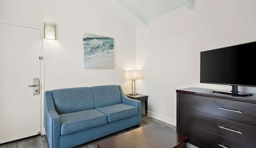 Suite, 2 Queen Beds, Non Smoking, Partial Ocean View