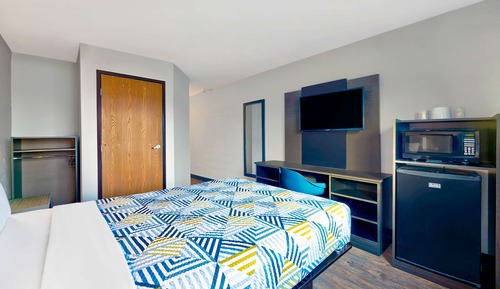 Standard Room, 1 Queen Bed, Accessible, Non Smoking