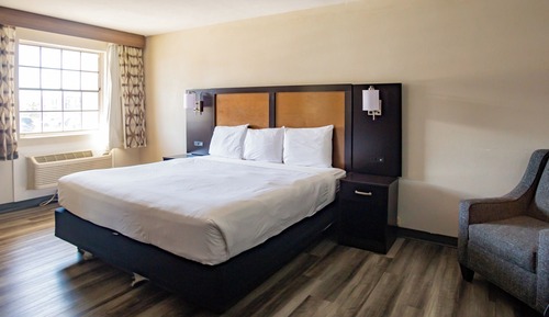 Room, 1 King Bed, Accessible, Non Smoking (Mobility/Hearing Impaired Accessible)