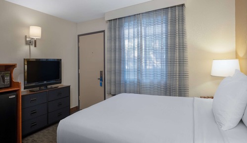 Deluxe Room, 1 Queen Bed, Non Smoking