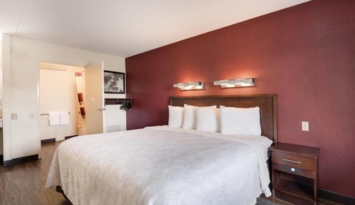 Room, 1 King Bed, Accessible, Non Smoking (Mobility, Roll-in Shower)