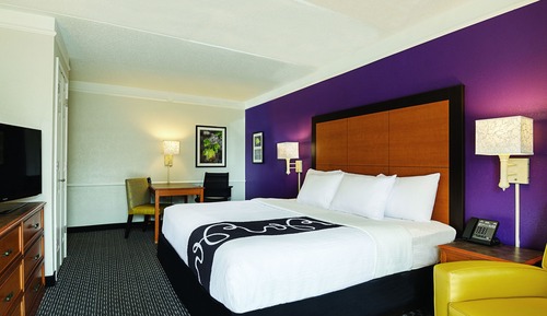 Deluxe Room, 1 King Bed, Smoking (Microwave & Refrigerator)