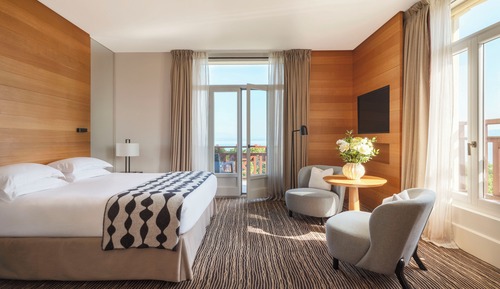 Suite, Lake View