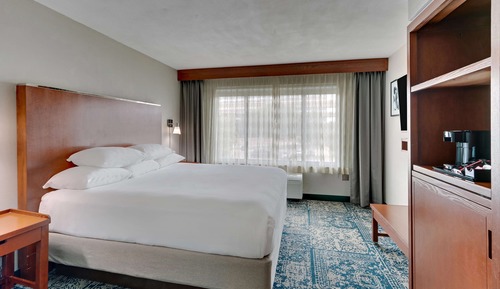 Suite, 1 King Bed with Sofa bed, Refrigerator & Microwave (2 Rooms, Tub, Upper Floor)