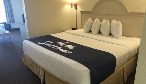 Deluxe Studio Suite, 1 King Bed, Non Smoking