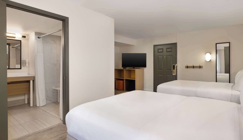 Room, 2 Queen Beds, Accessible (Mobility & Hearing, Roll-in Shower)