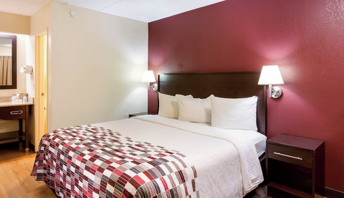 Standard Room, 1 King Bed (Smoke Free)