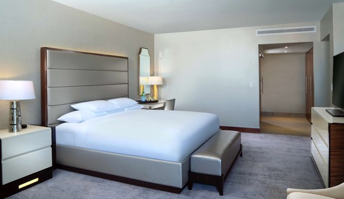 Suite, 1 King Bed with Sofa bed, Partial Ocean View