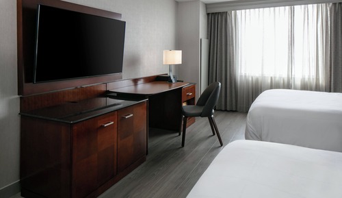 Room, 2 Queen Beds, Non Smoking (Mobility Accessible, Roll-in Shower)