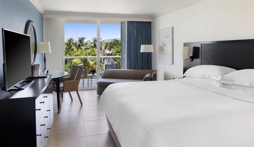 Room, 1 King Bed, Non Smoking, Partial Ocean View