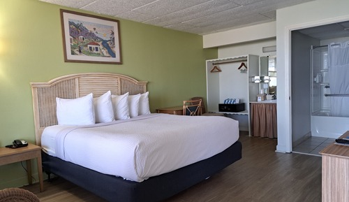 Room, 1 King Bed, Non Smoking (1st Floor, Oceanside)