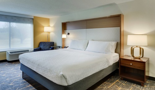 Standard Room, 1 King Bed, Accessible Bathtub (Communications)