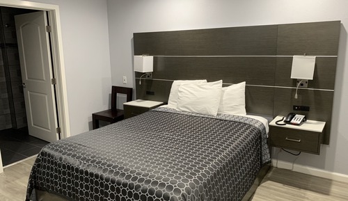 Standard Room, 1 Queen Bed