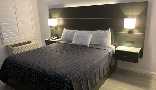 Standard Room, 1 King Bed