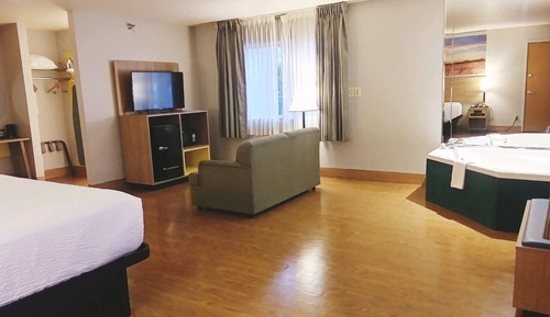Deluxe Studio Suite, 1 King Bed, Non Smoking